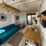 View 4 U -